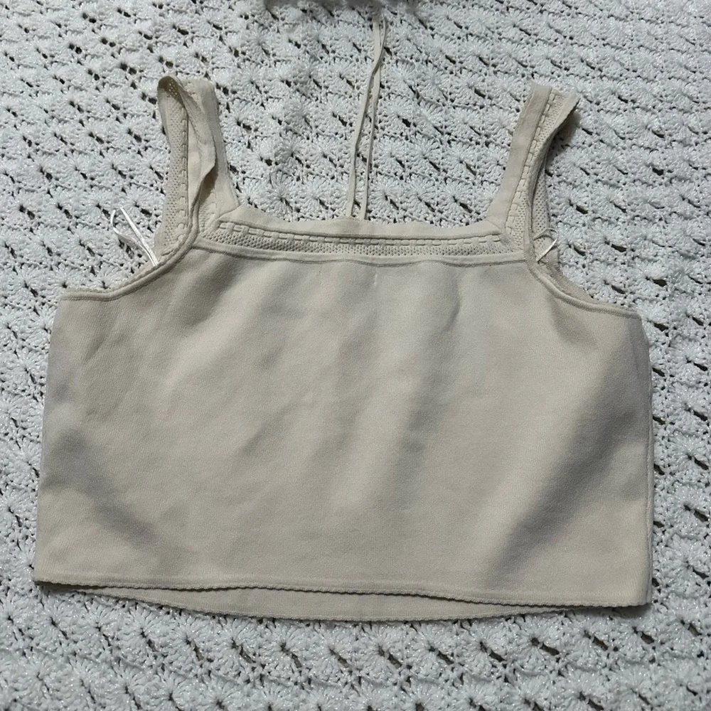 LA Heart Cream Cropped Top - Picture 3 of 7